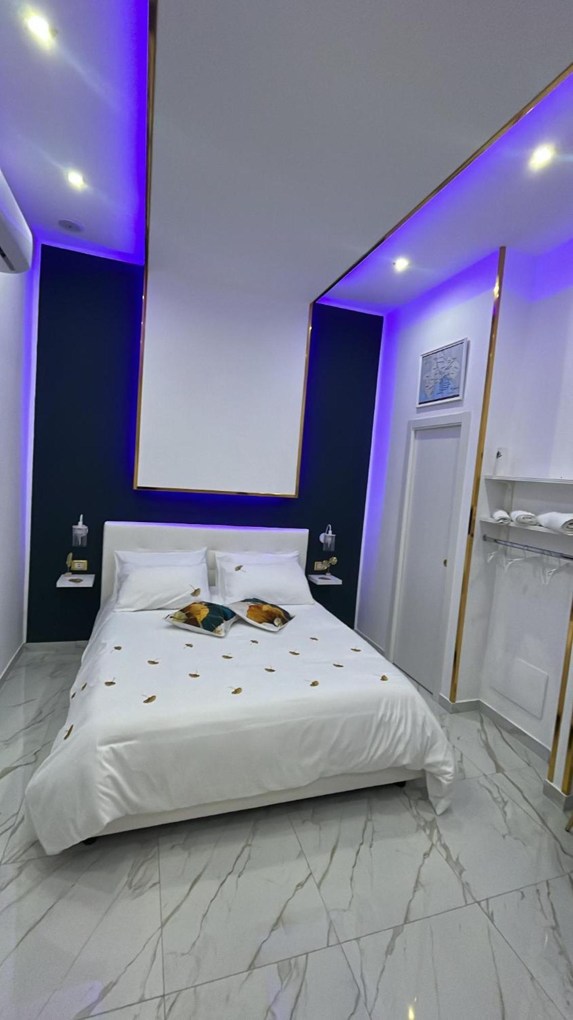 Regina House Apartment Наполи Екстериор снимка