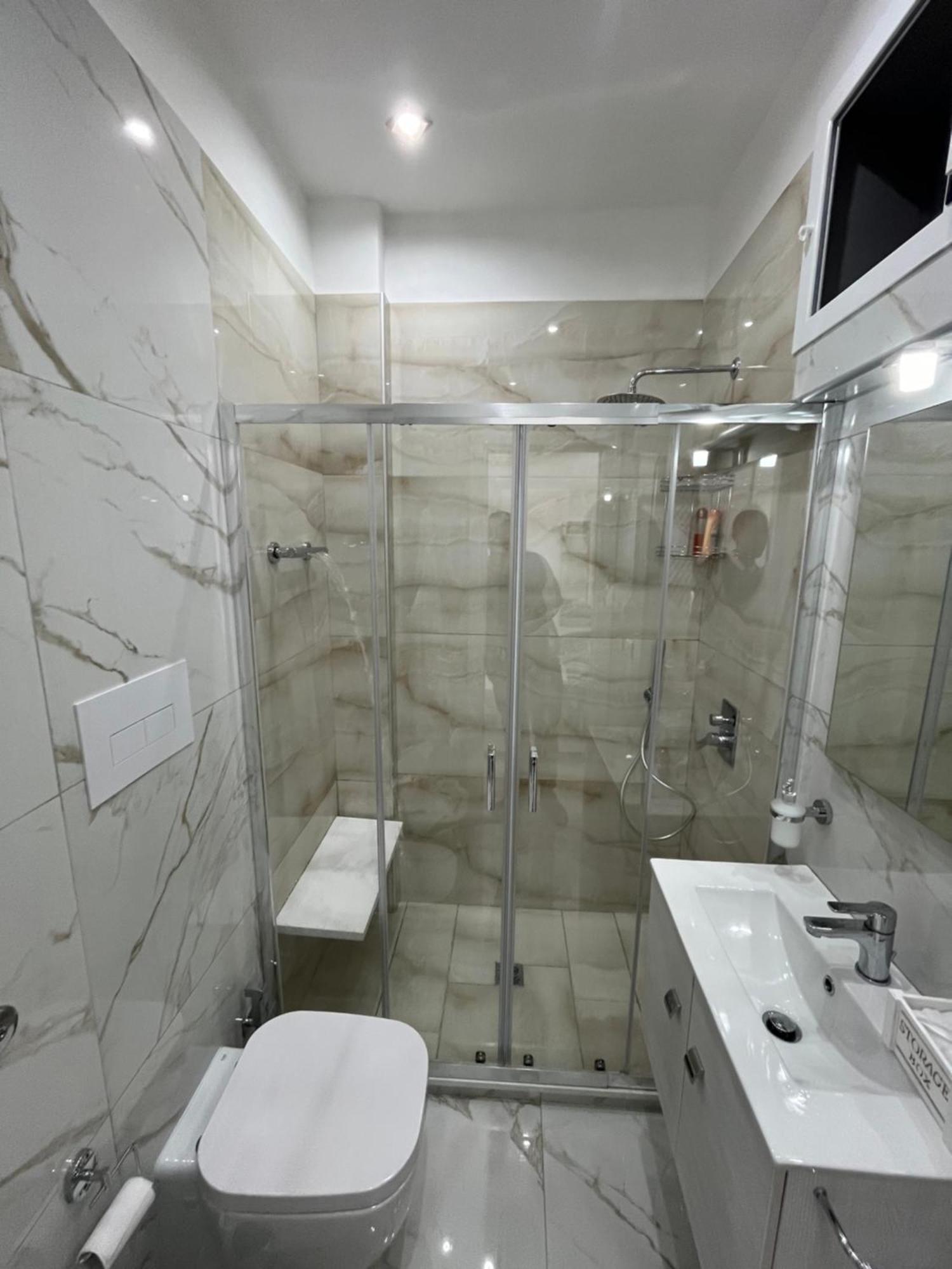 Regina House Apartment Наполи Екстериор снимка