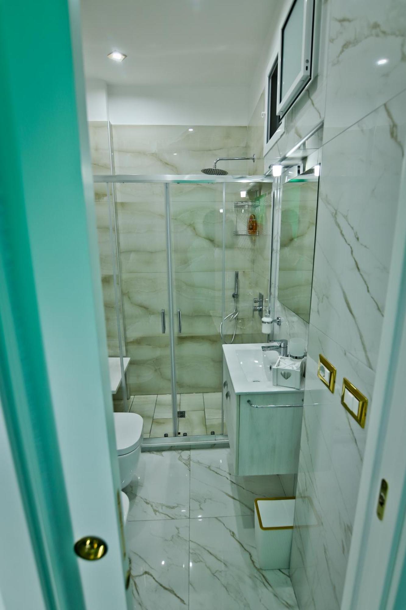 Regina House Apartment Наполи Екстериор снимка