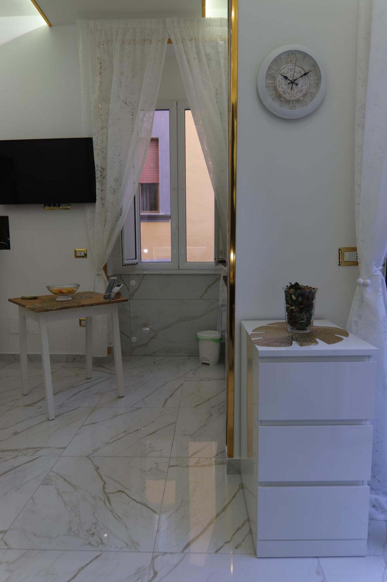 Regina House Apartment Наполи Екстериор снимка