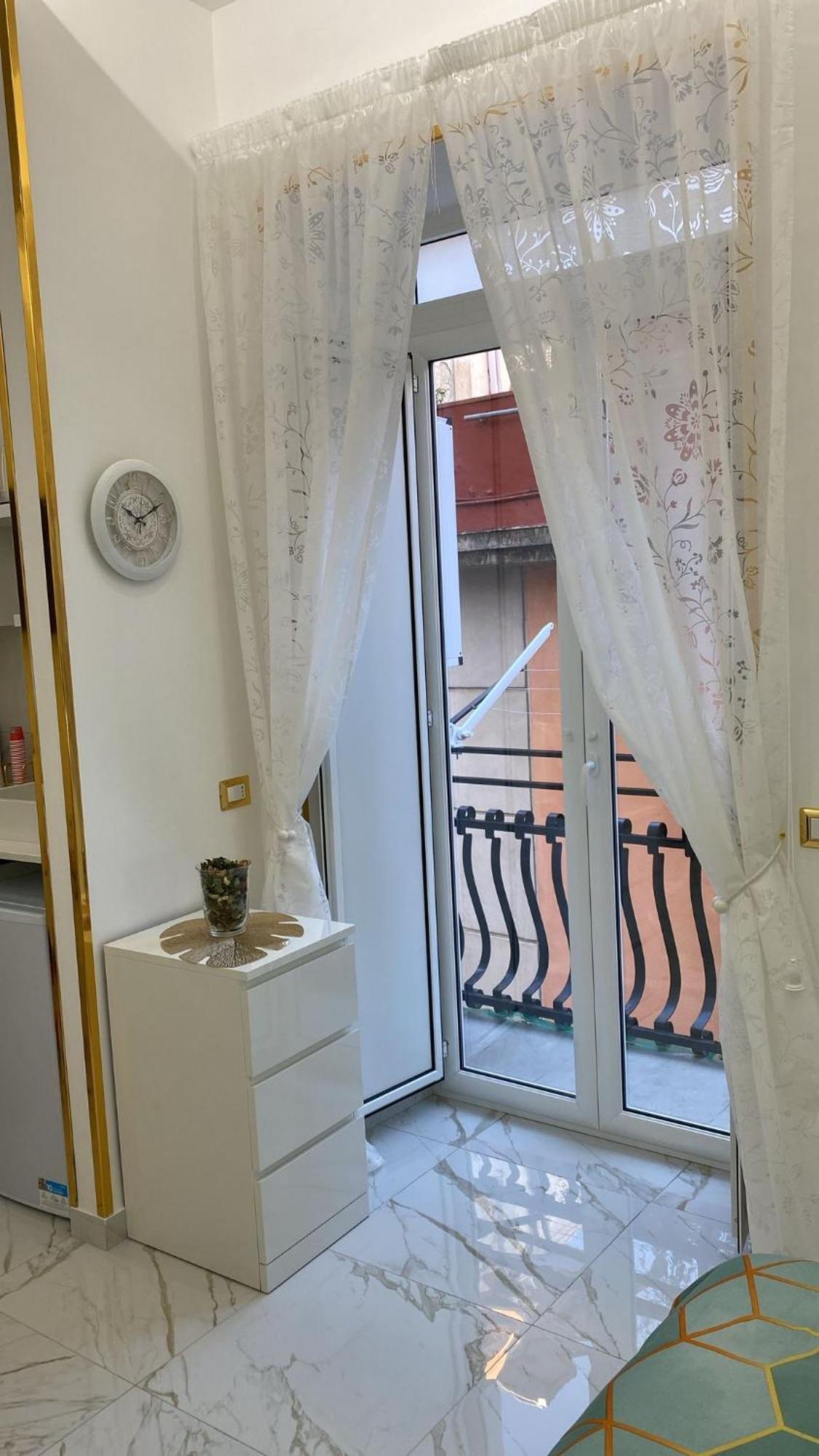 Regina House Apartment Наполи Екстериор снимка