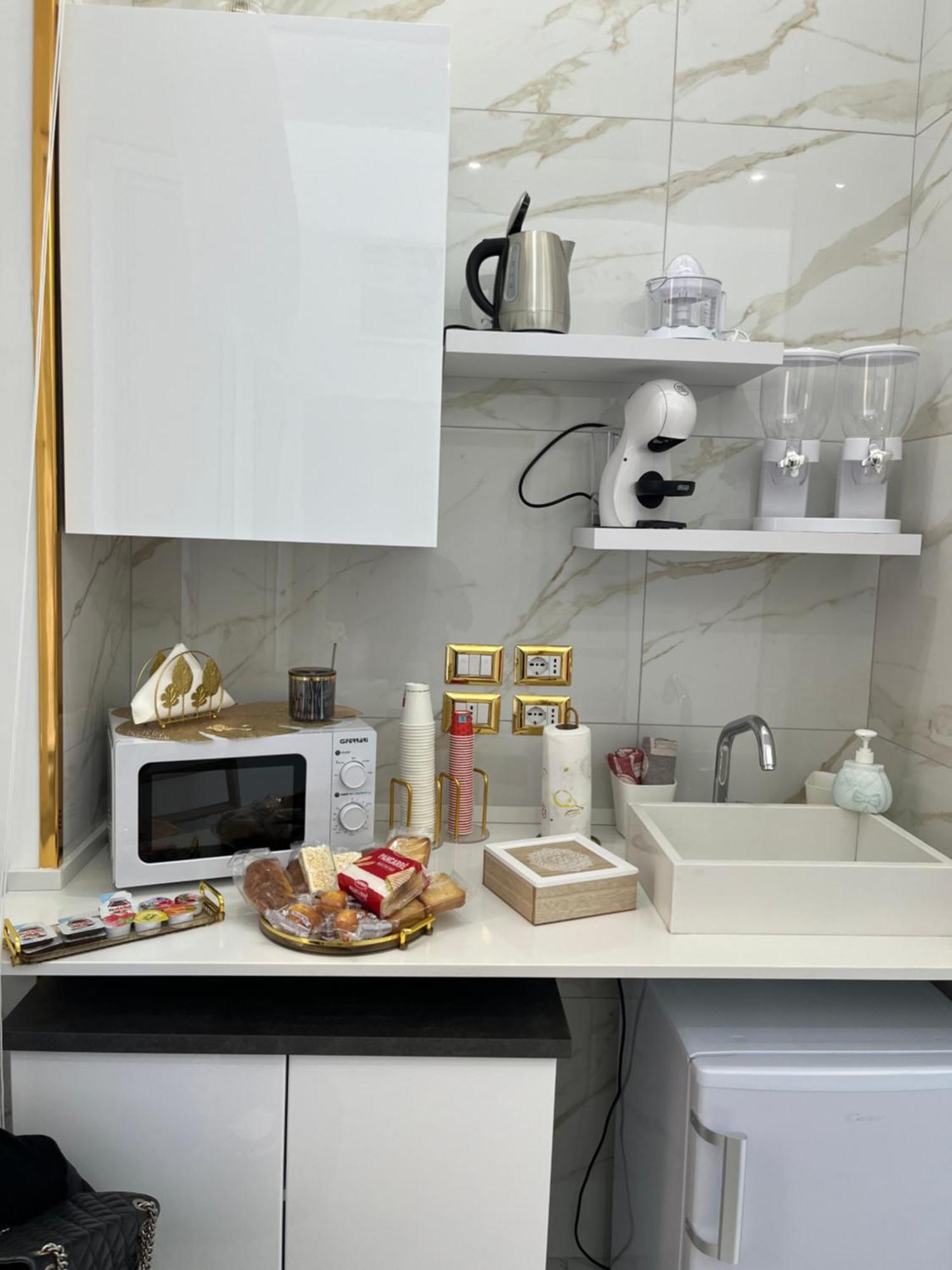 Regina House Apartment Наполи Екстериор снимка