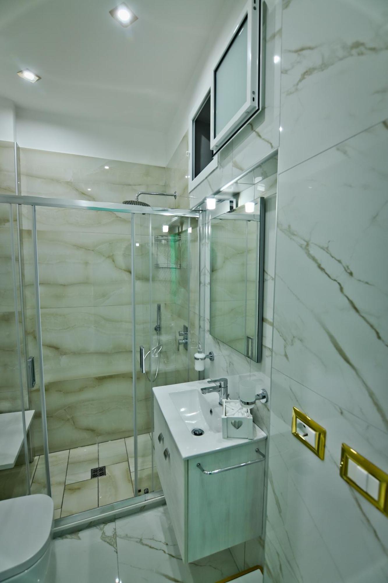 Regina House Apartment Наполи Екстериор снимка