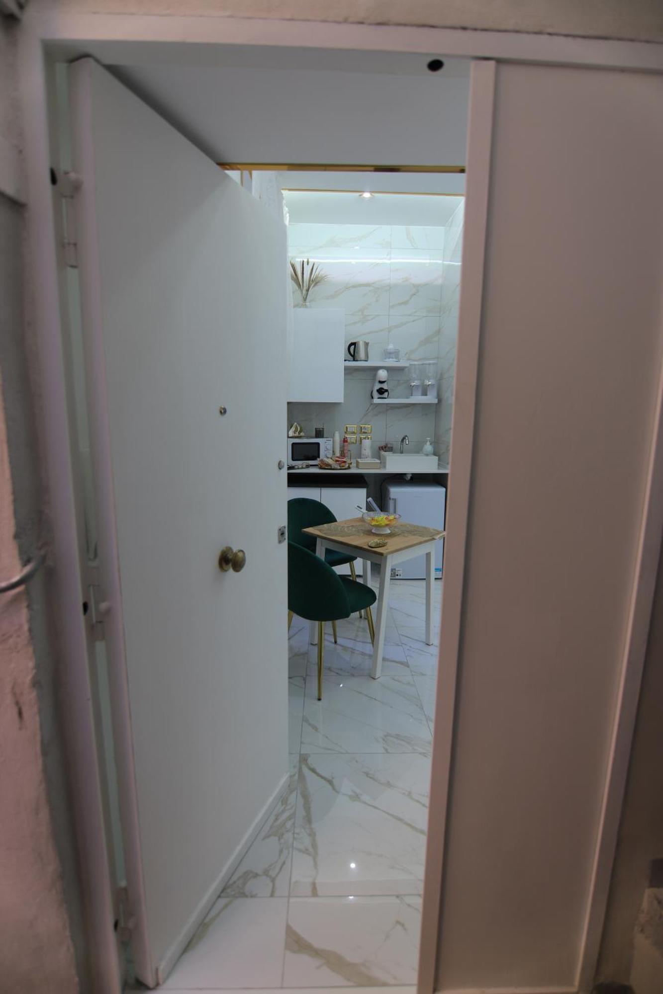 Regina House Apartment Наполи Екстериор снимка