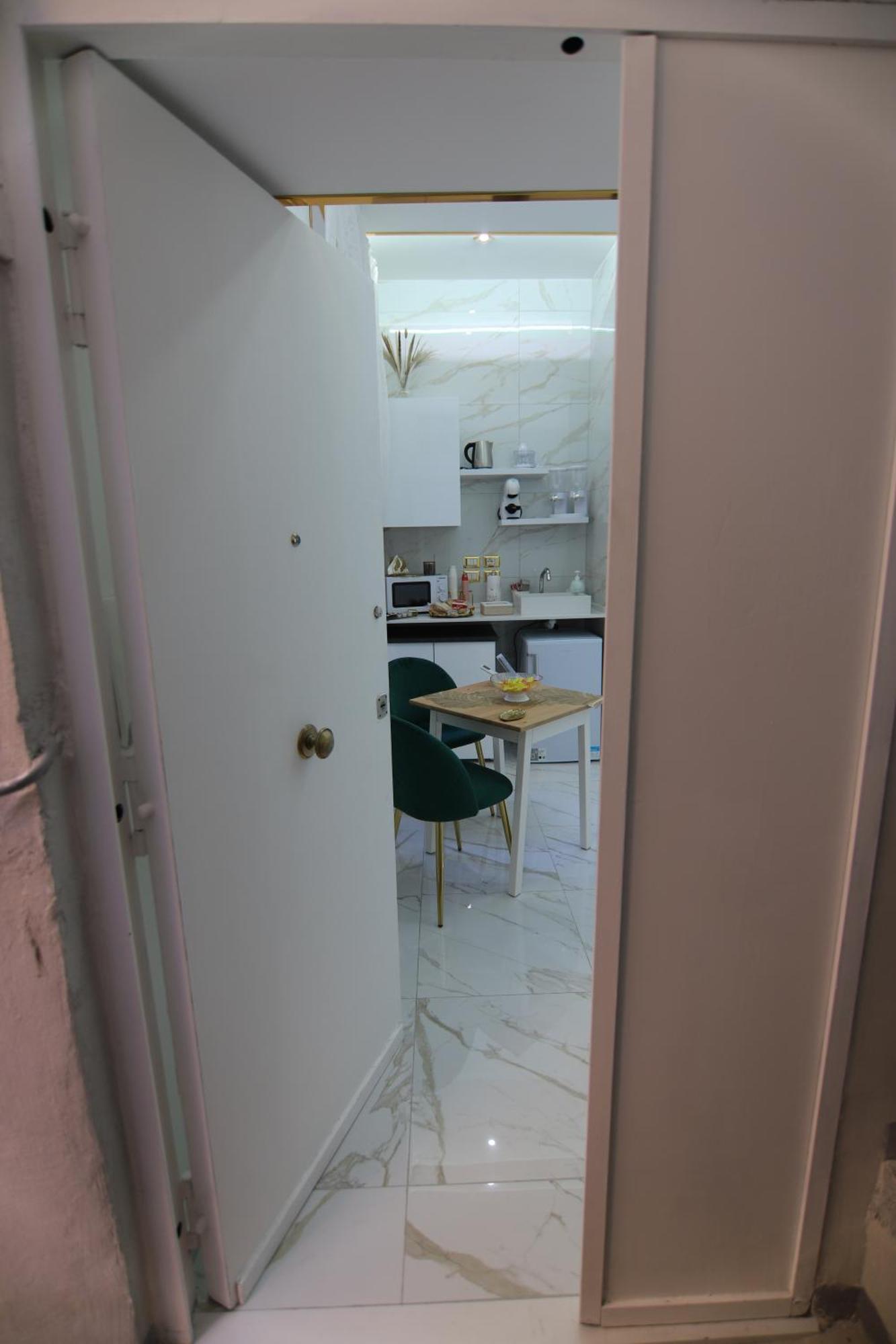 Regina House Apartment Наполи Екстериор снимка