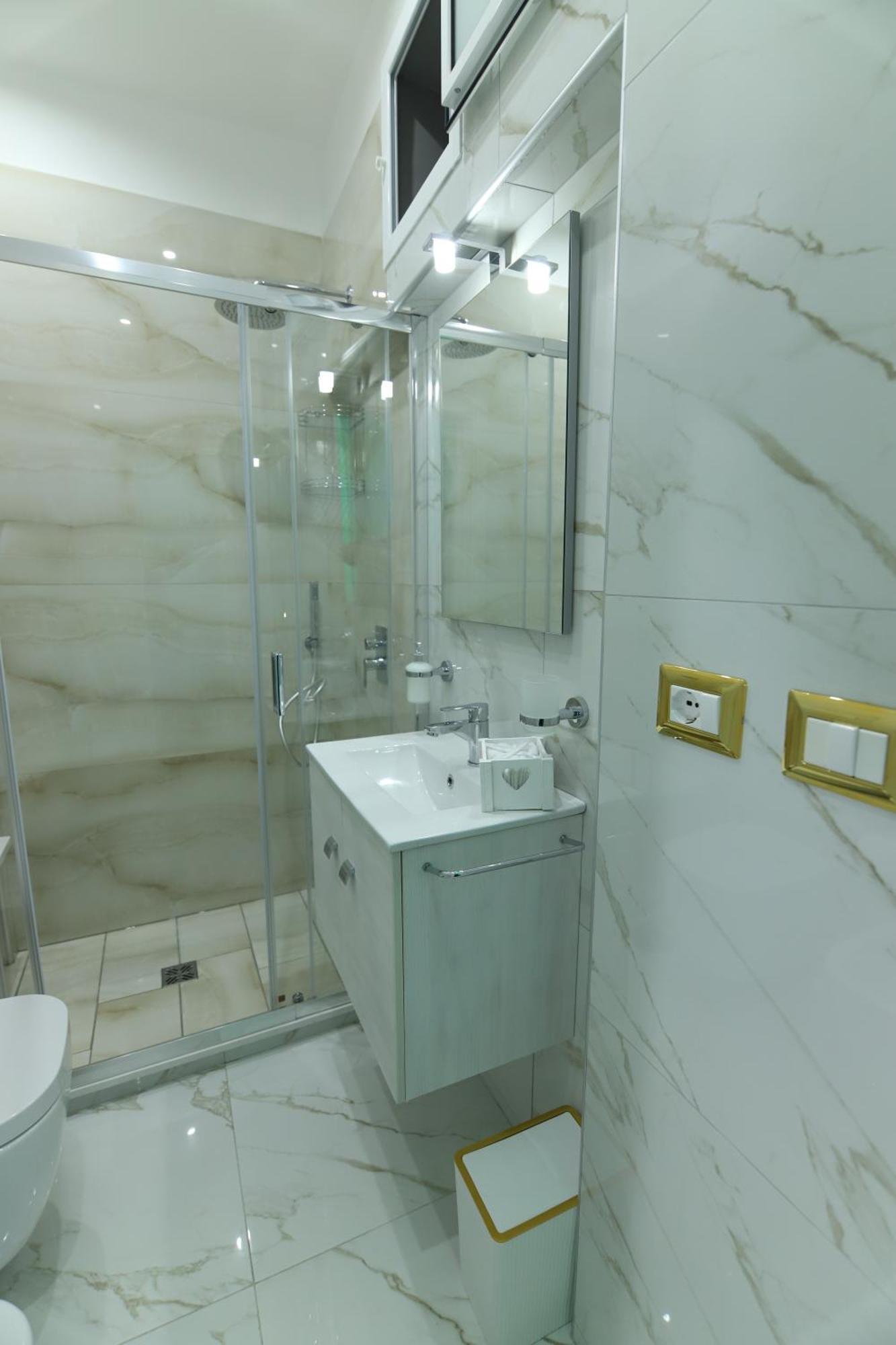 Regina House Apartment Наполи Екстериор снимка